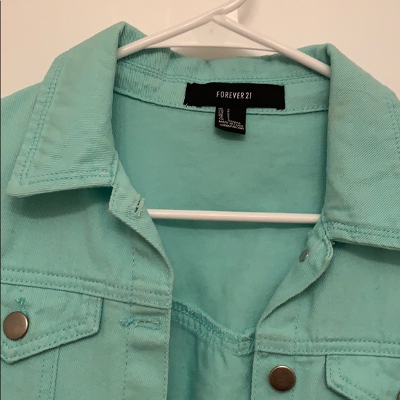 Cropped Denim Jacket - Picture 2 of 4